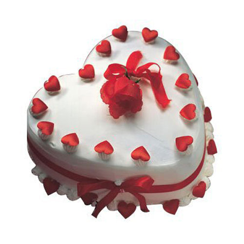 Lovable Heart Cake With Chocolate Box